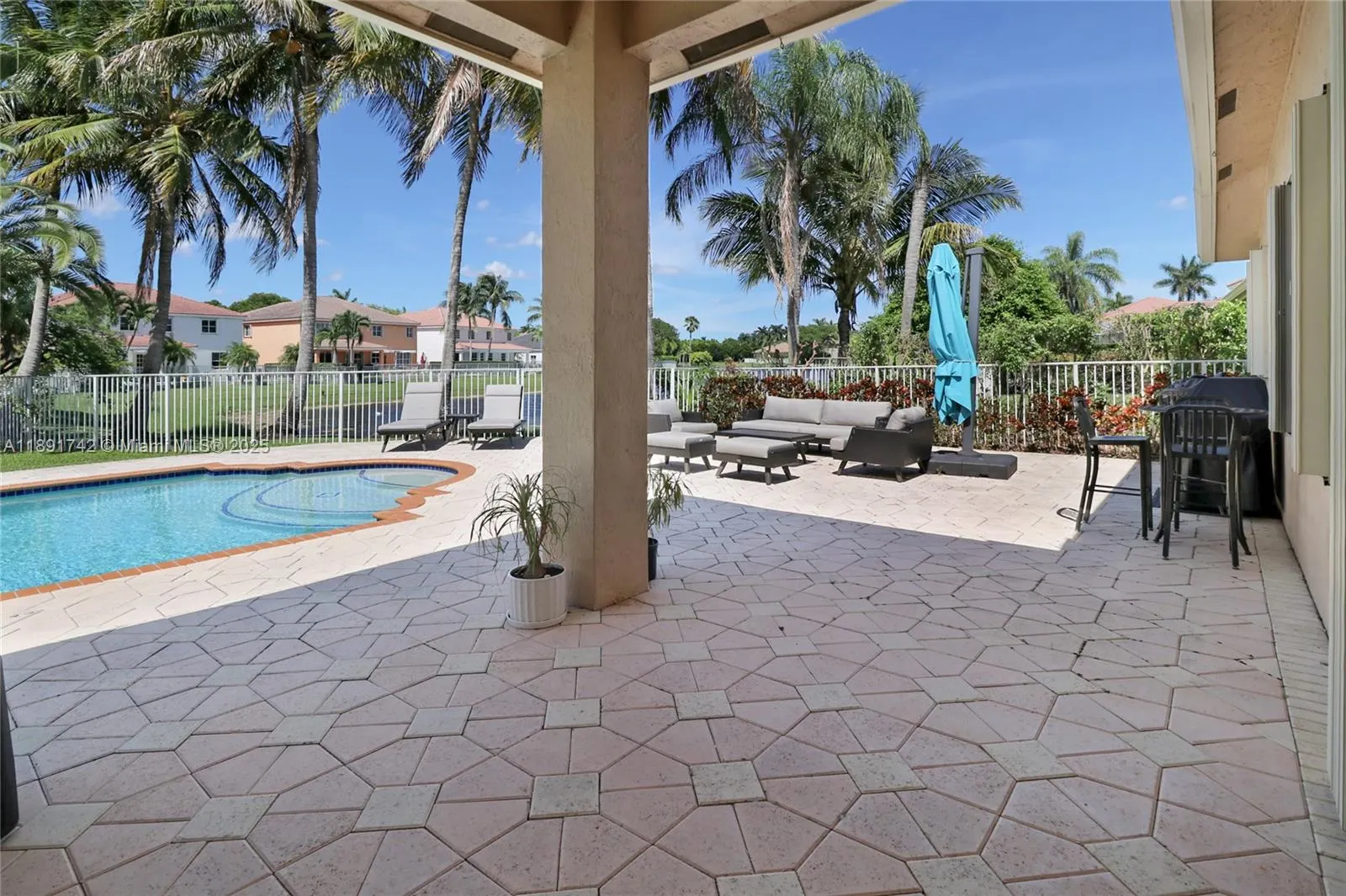 1600 Blue Jay Cir, #1
