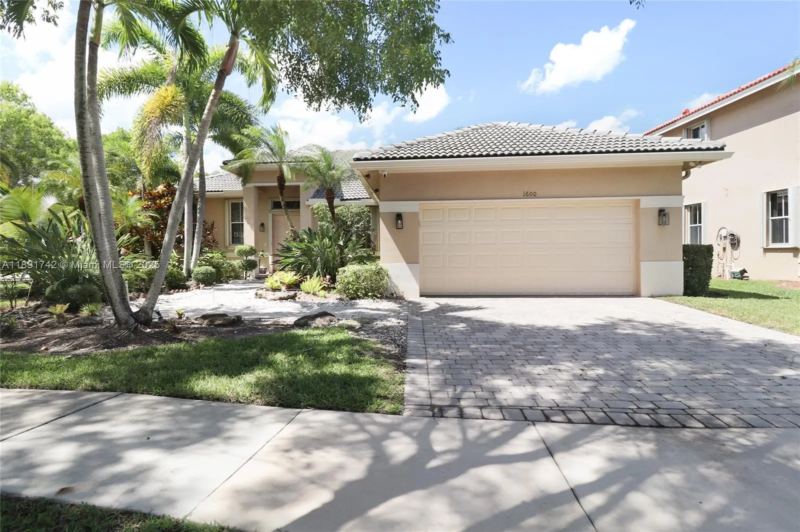 1600 Blue Jay Cir, #1