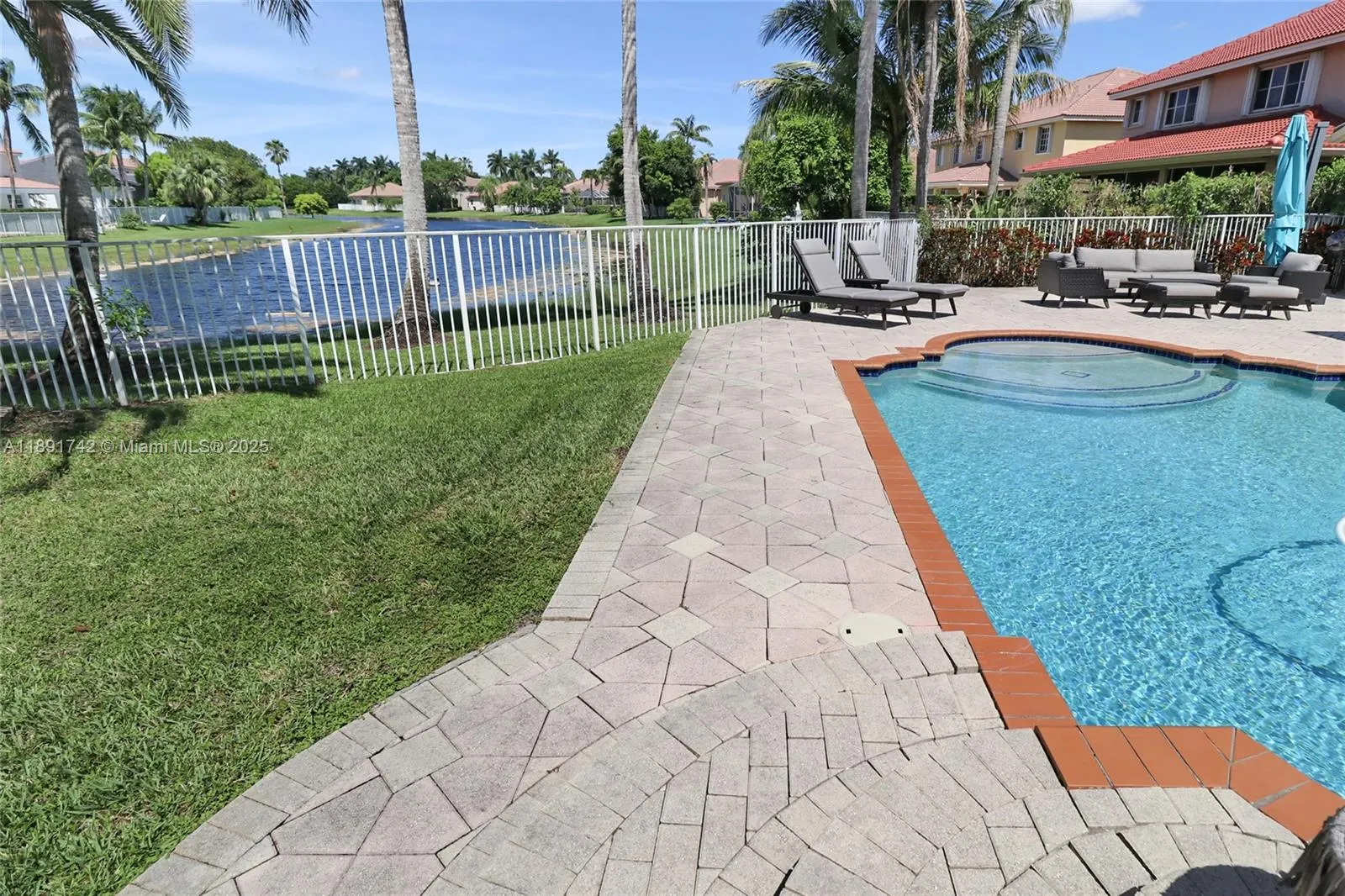 1600 Blue Jay Cir, #1