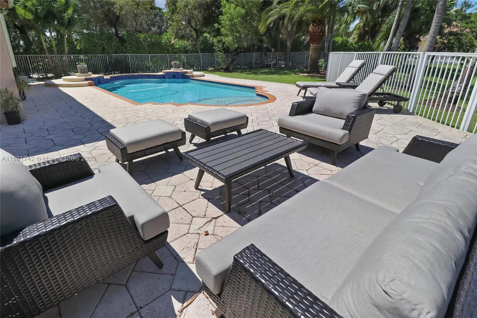 1600 Blue Jay Cir, #1
