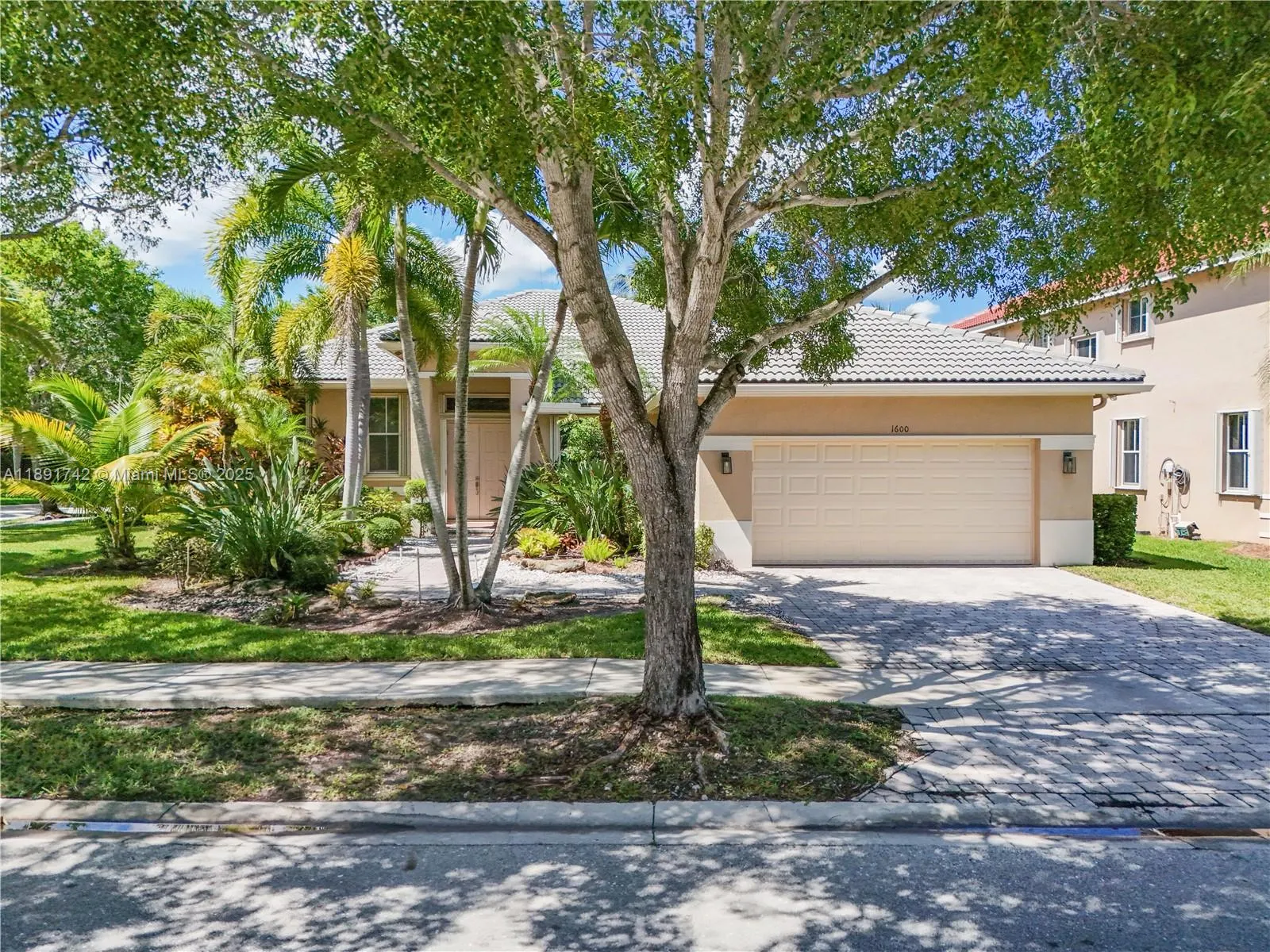 1600 Blue Jay Cir, #1