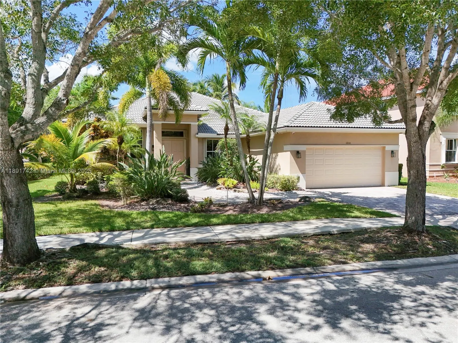 1600 Blue Jay Cir, #1