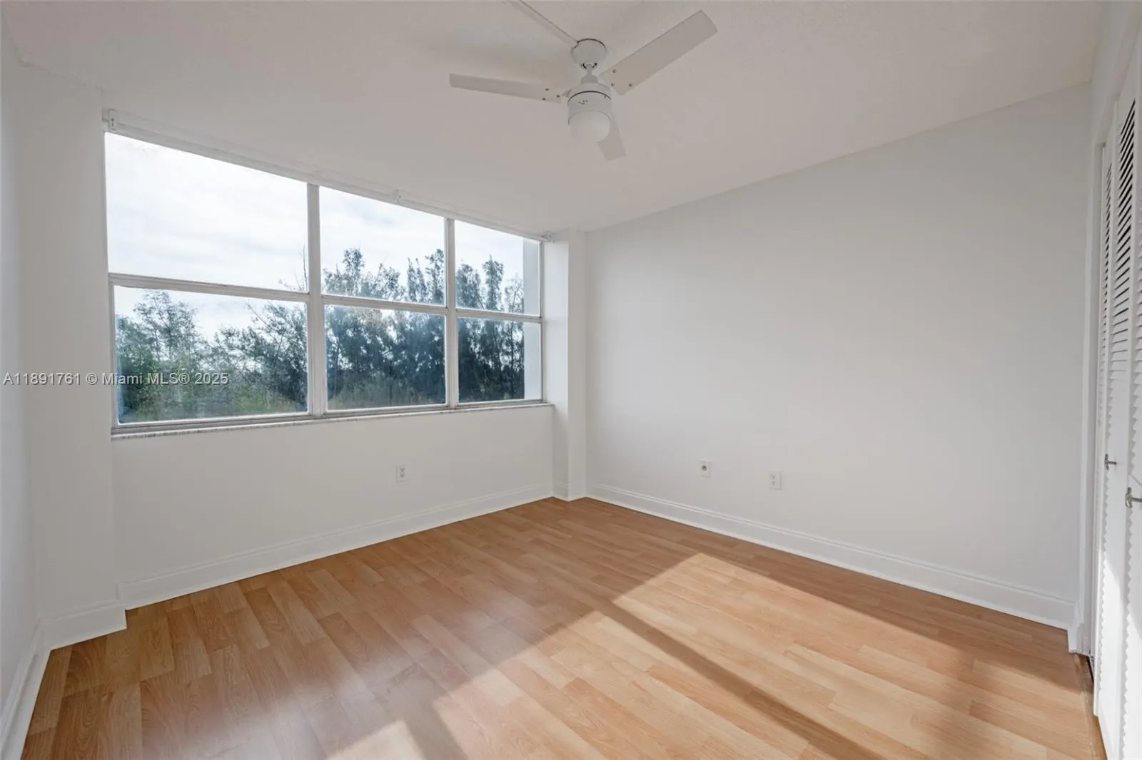 1300 NE Miami Gardens Dr, #820E