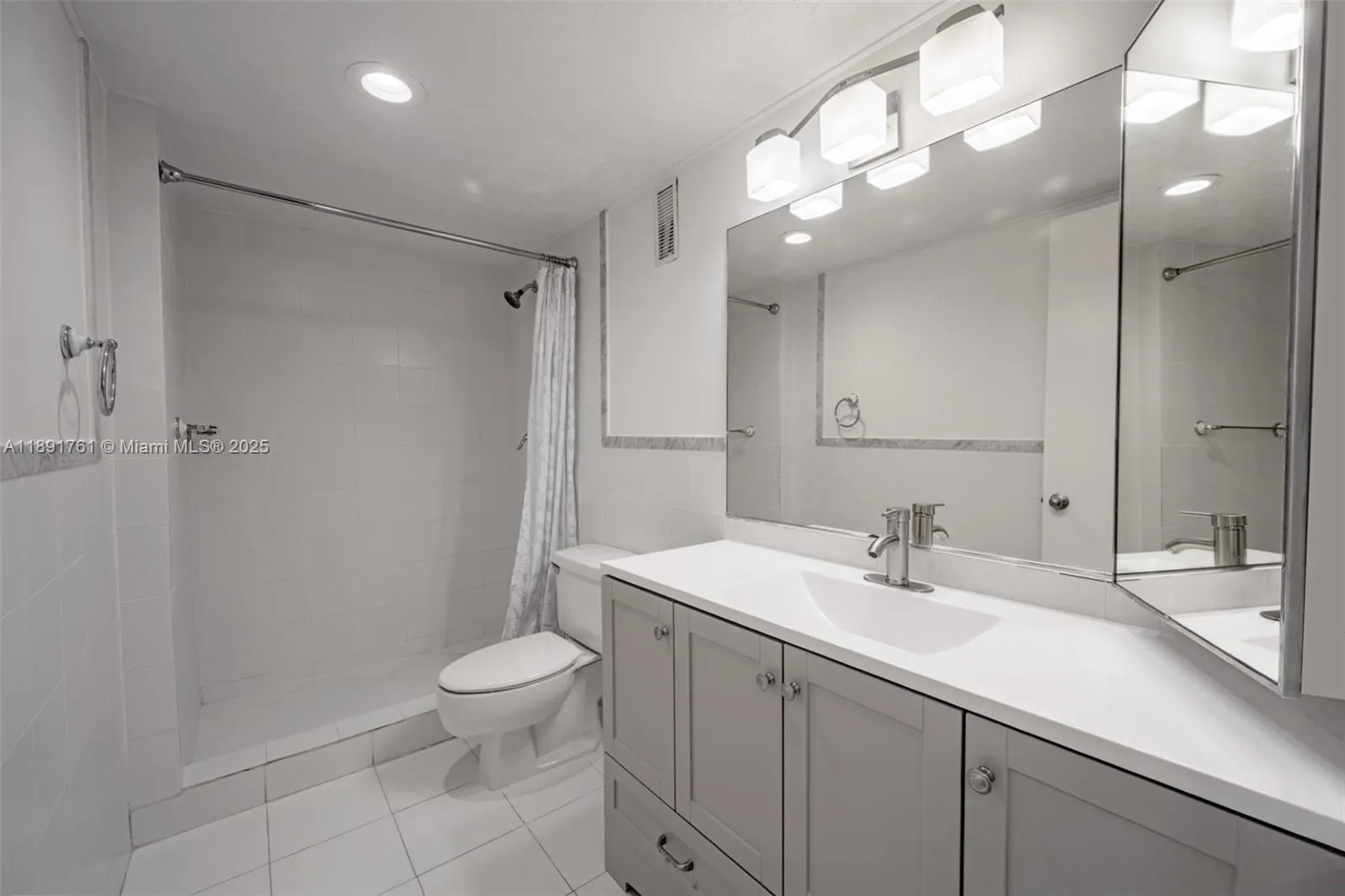 1300 NE Miami Gardens Dr, #820E