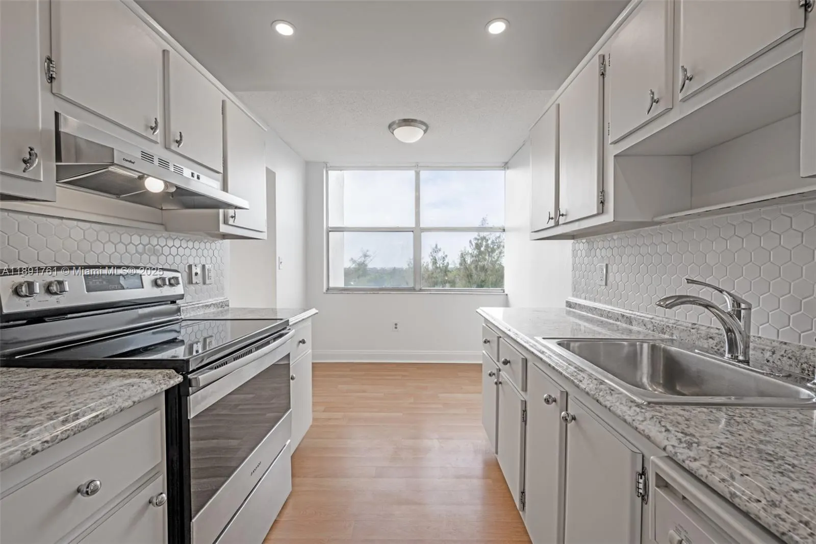 1300 NE Miami Gardens Dr, #820E