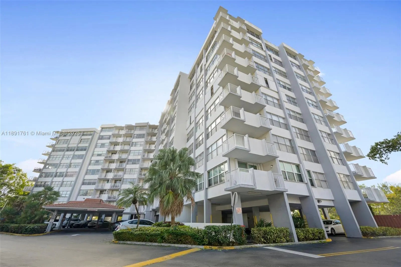 1300 NE Miami Gardens Dr, #820E