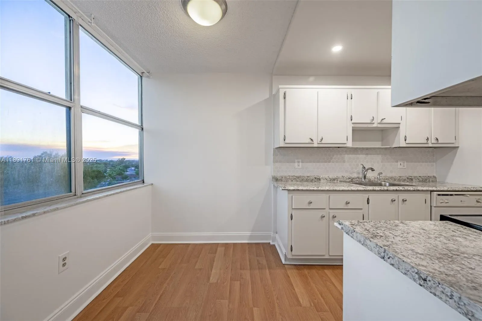 1300 NE Miami Gardens Dr, #820E