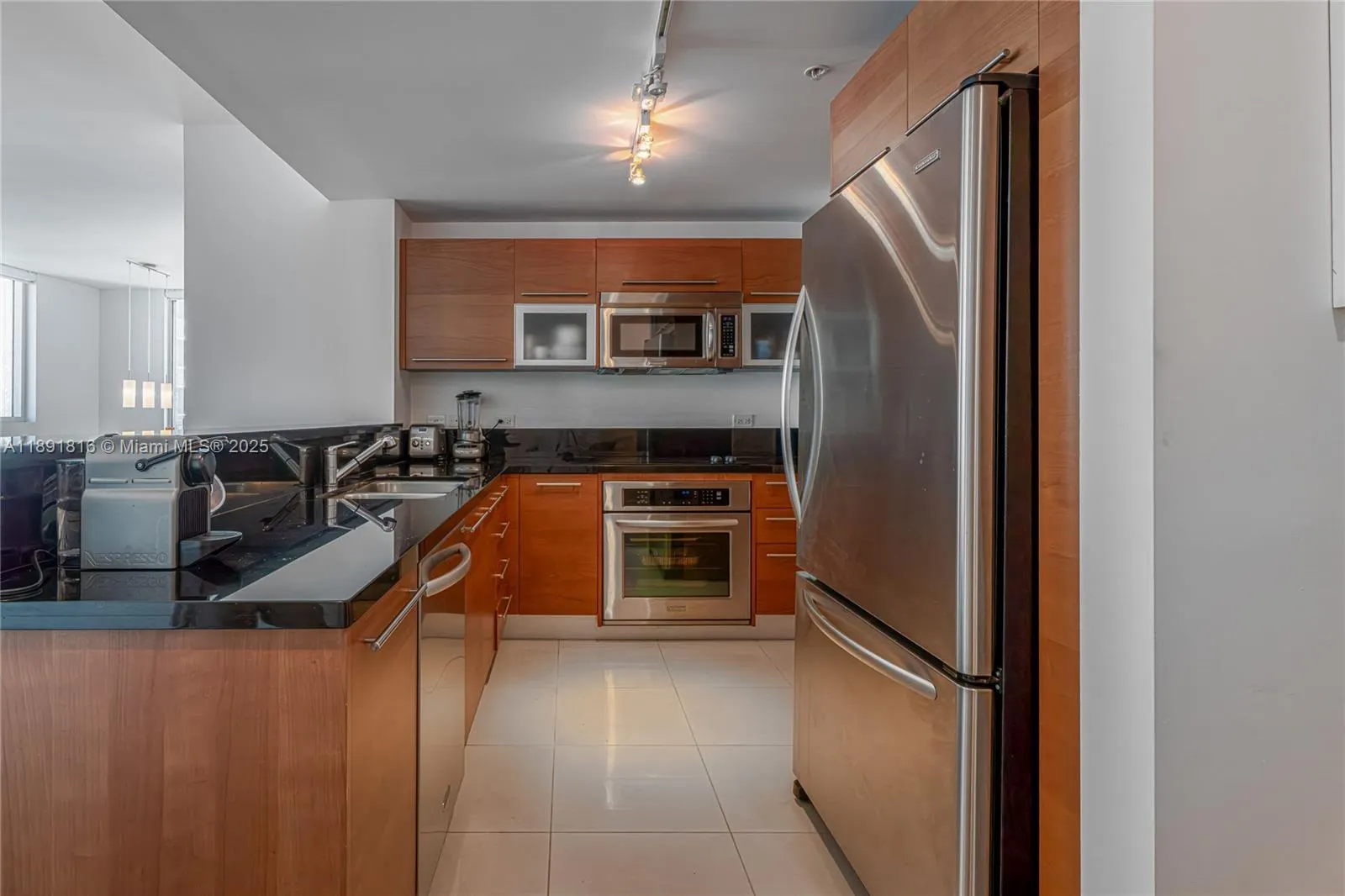 253 NE 2nd St, #3203