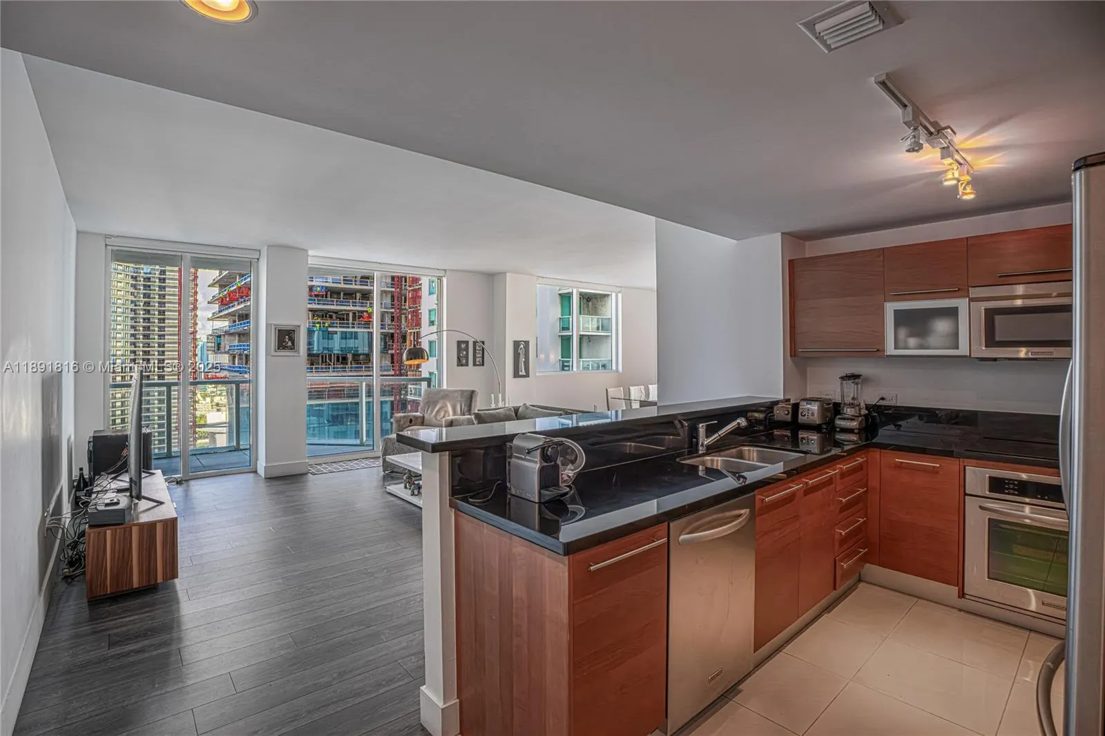 253 NE 2nd St, #3203