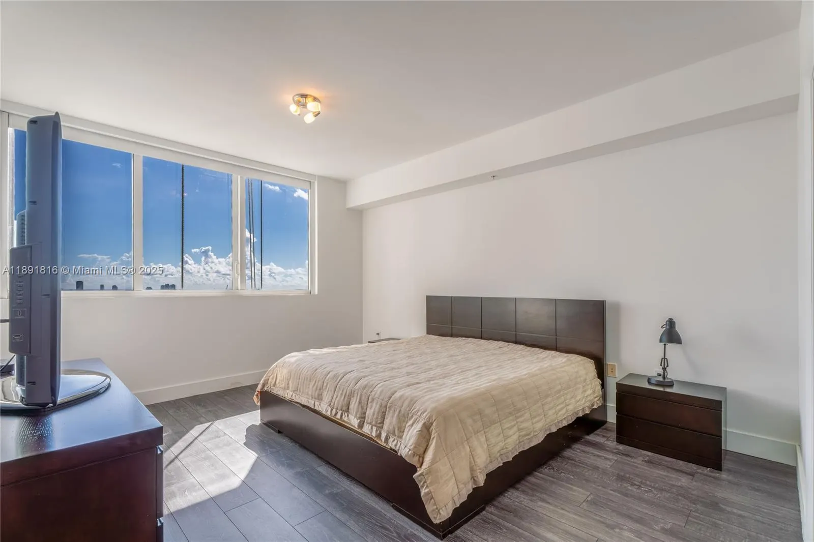 253 NE 2nd St, #3203