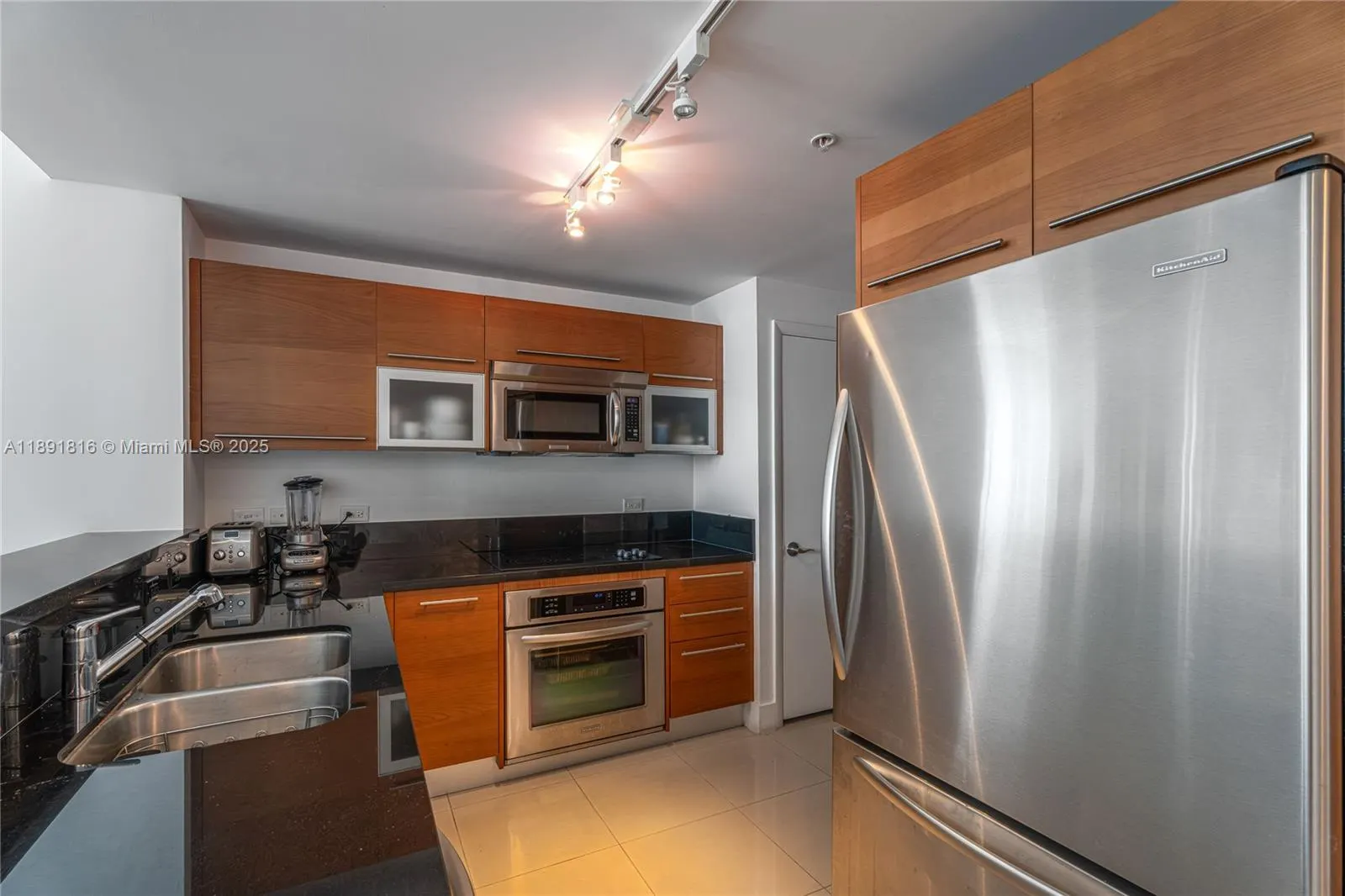 253 NE 2nd St, #3203