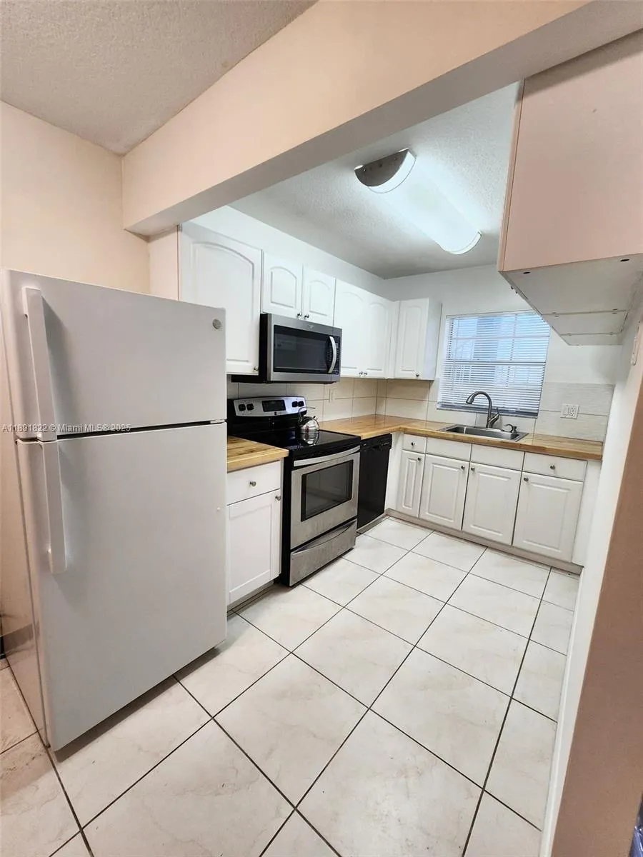 4951 Wedgewood Way, #3