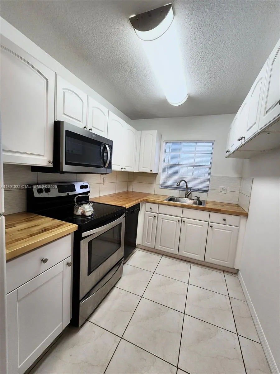 4951 Wedgewood Way, #3