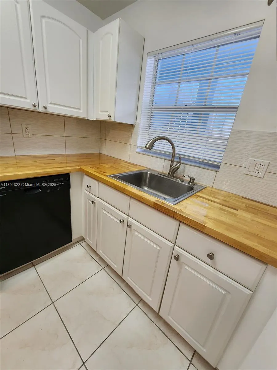 4951 Wedgewood Way, #3