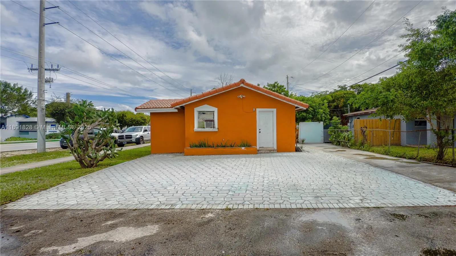 2112 NW 5th St