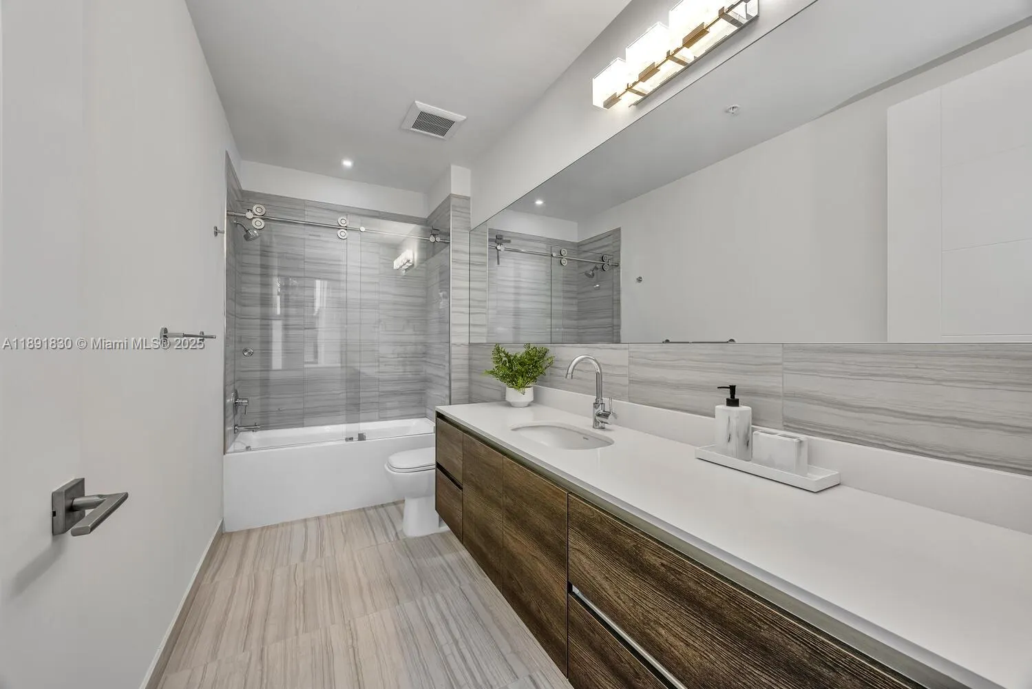 301 Altara Ave, #419