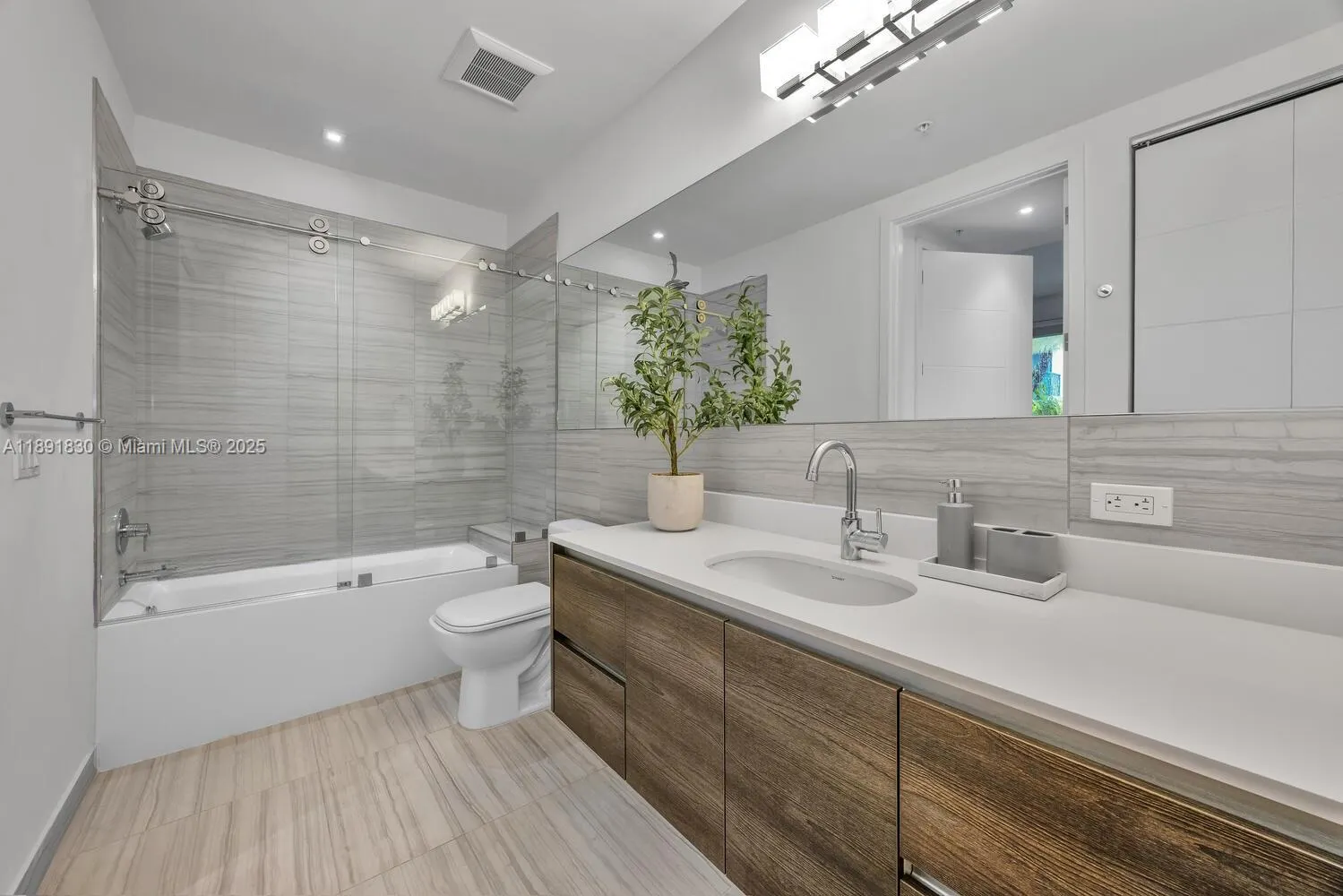 301 Altara Ave, #419