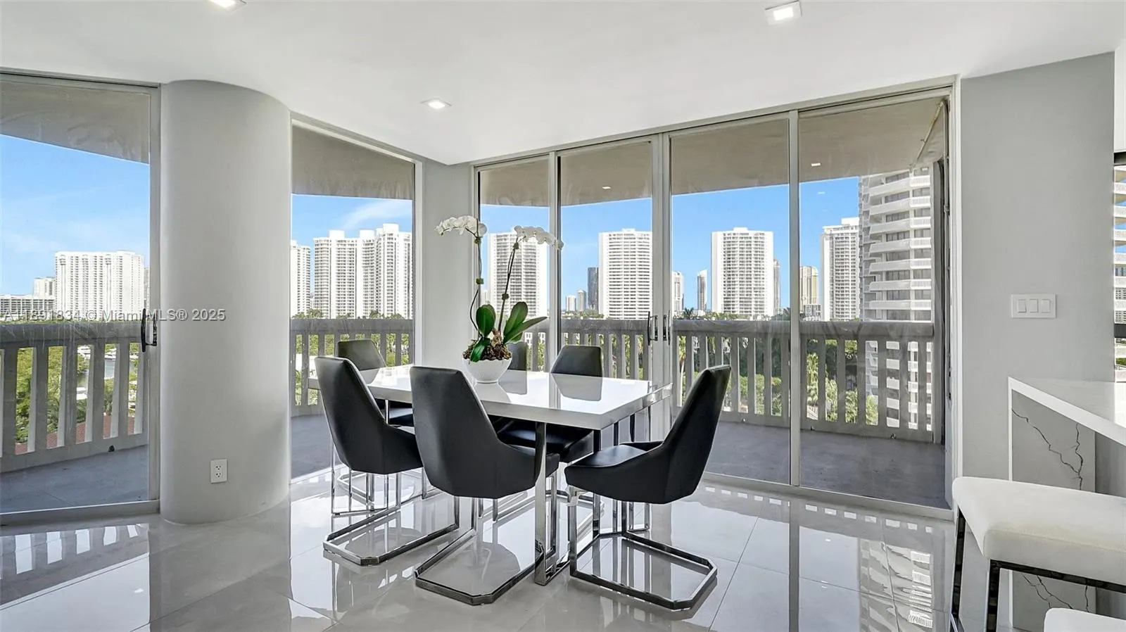 1000 Island Blvd, #1004
