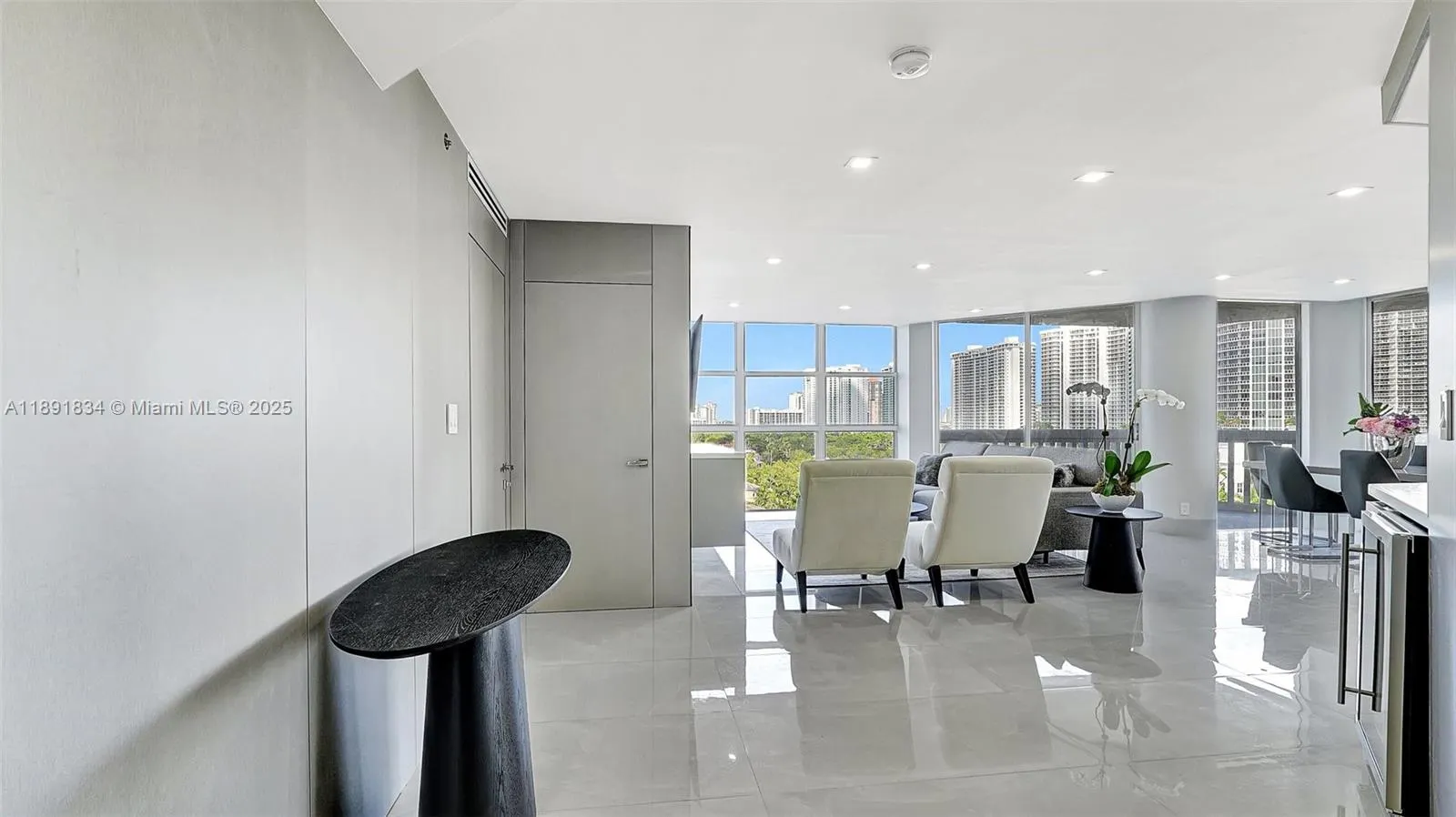 1000 Island Blvd, #1004