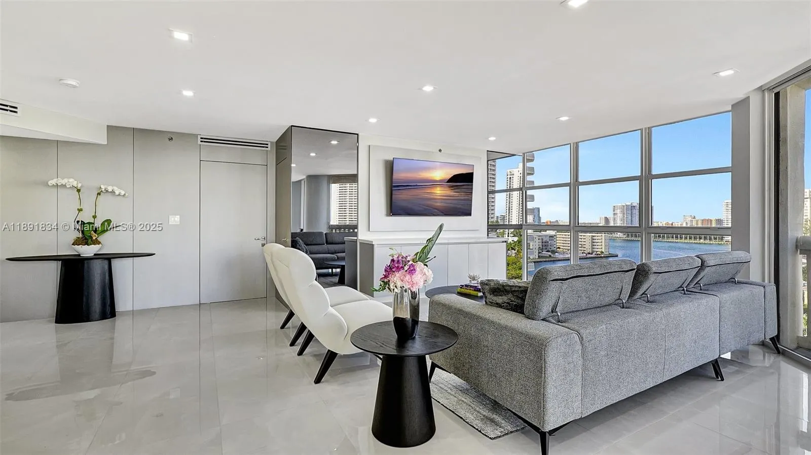 1000 Island Blvd, #1004