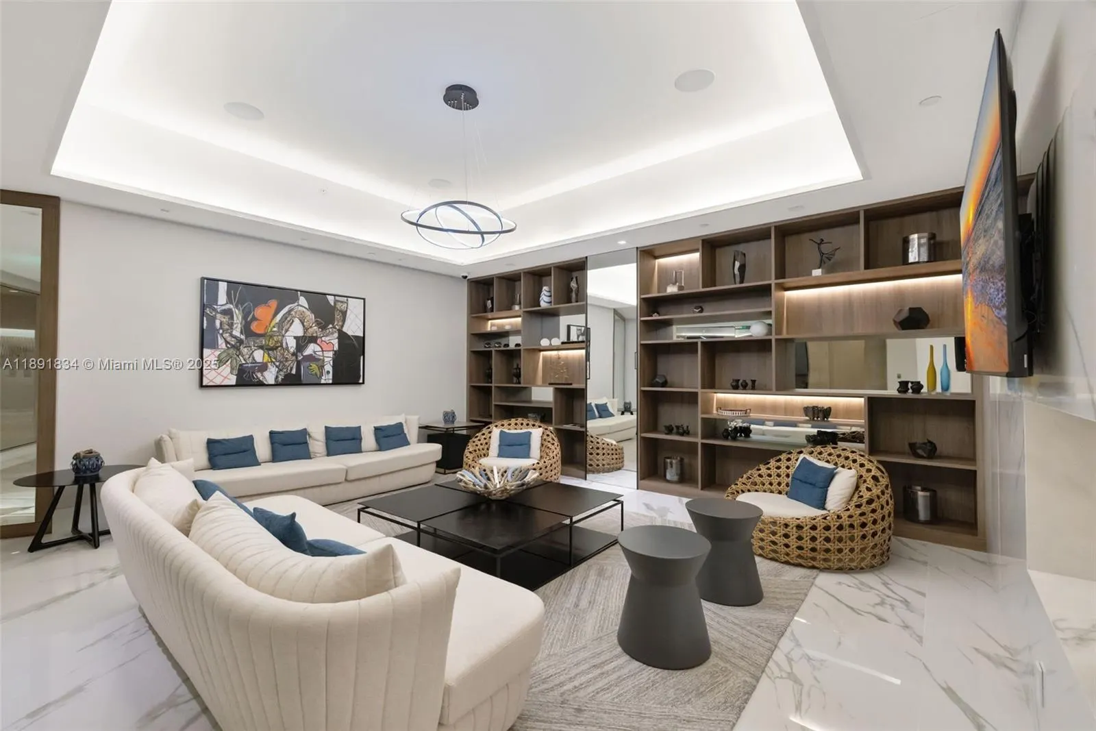1000 Island Blvd, #1004