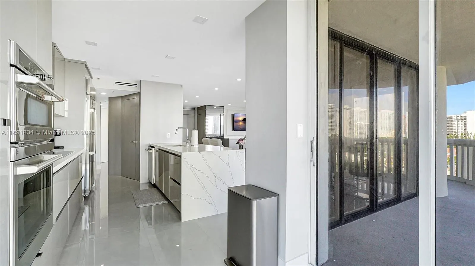 1000 Island Blvd, #1004