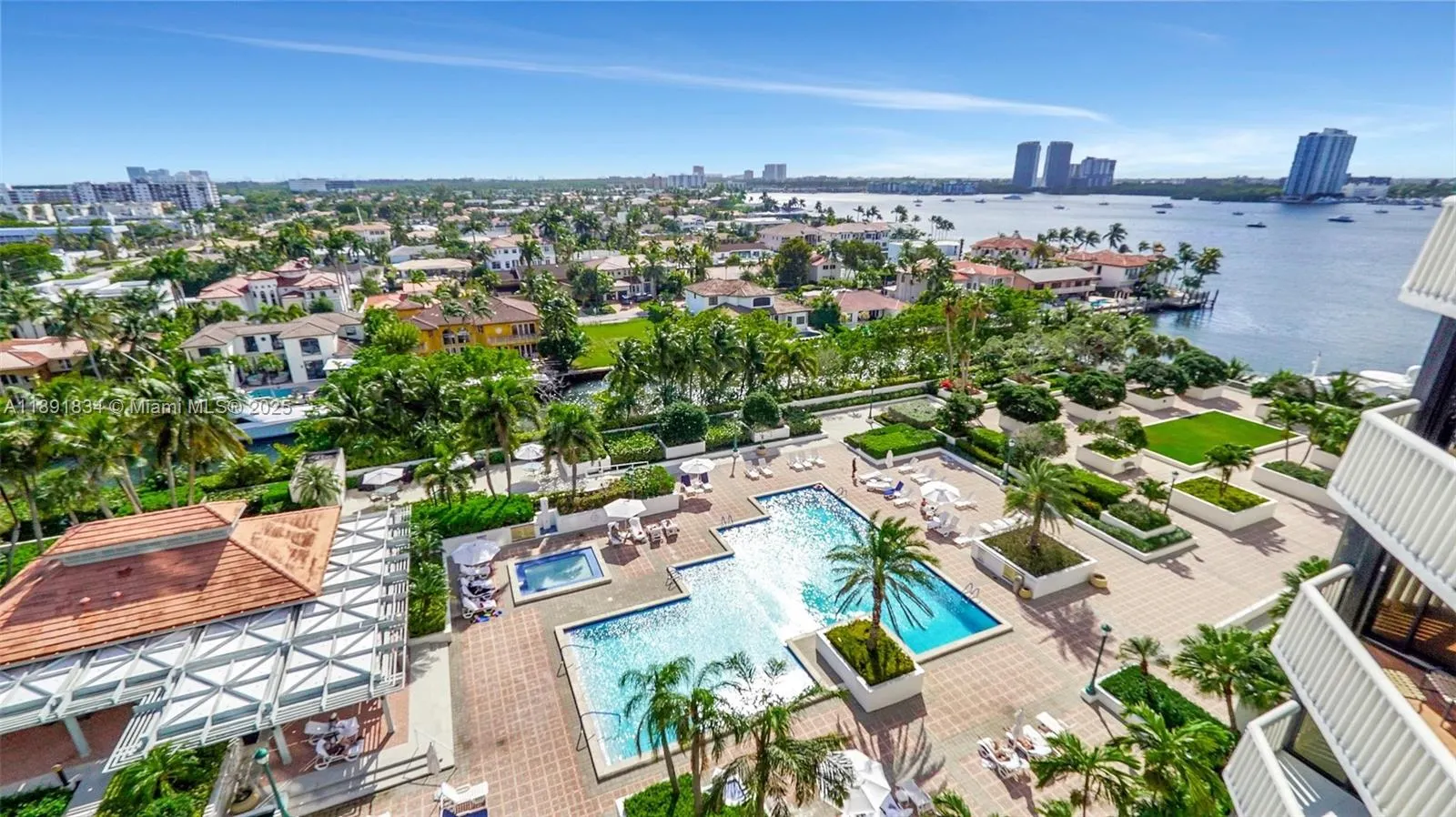 1000 Island Blvd, #1004