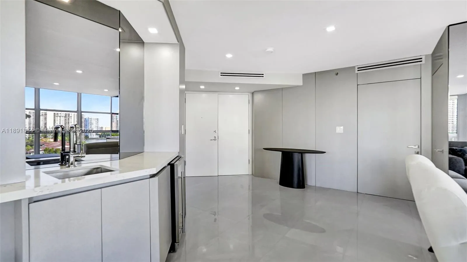 1000 Island Blvd, #1004