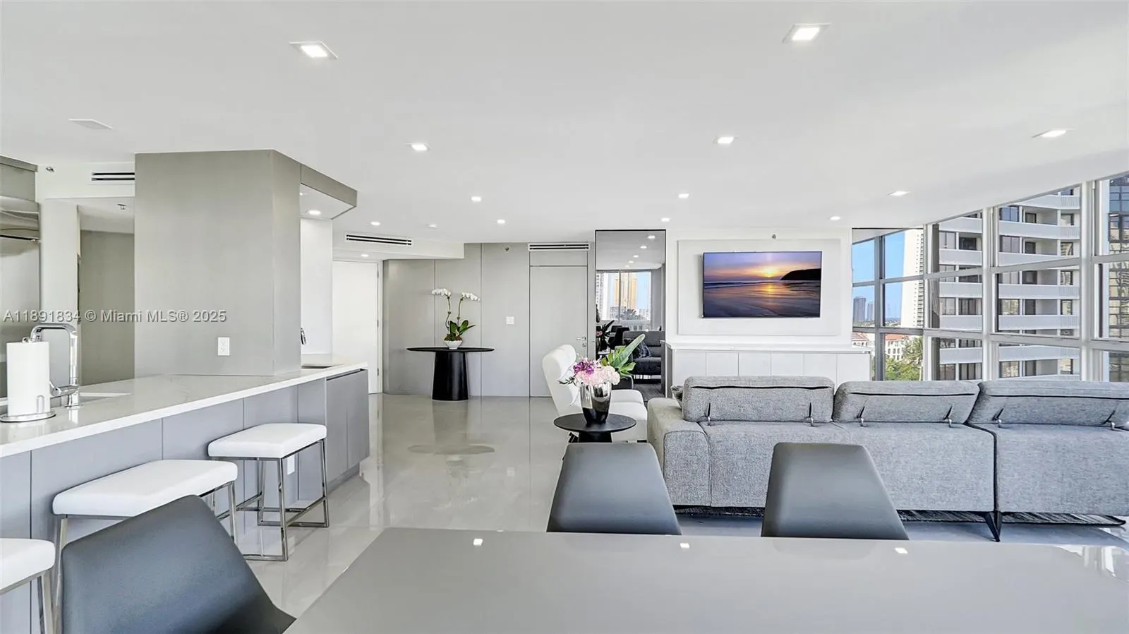 1000 Island Blvd, #1004