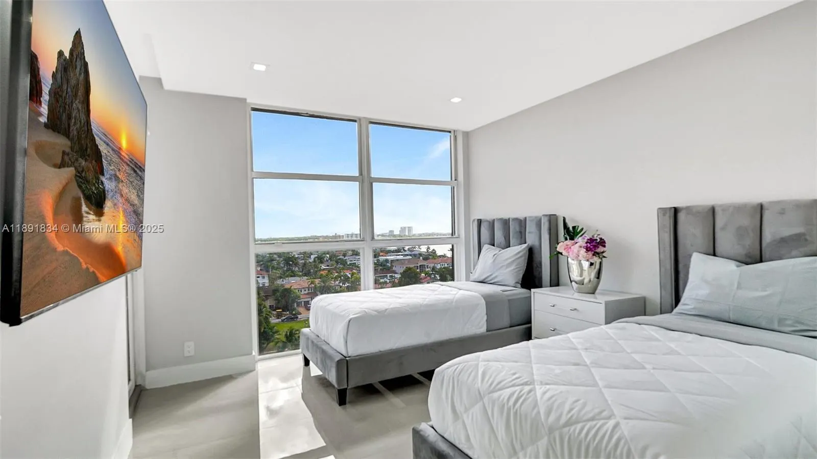 1000 Island Blvd, #1004