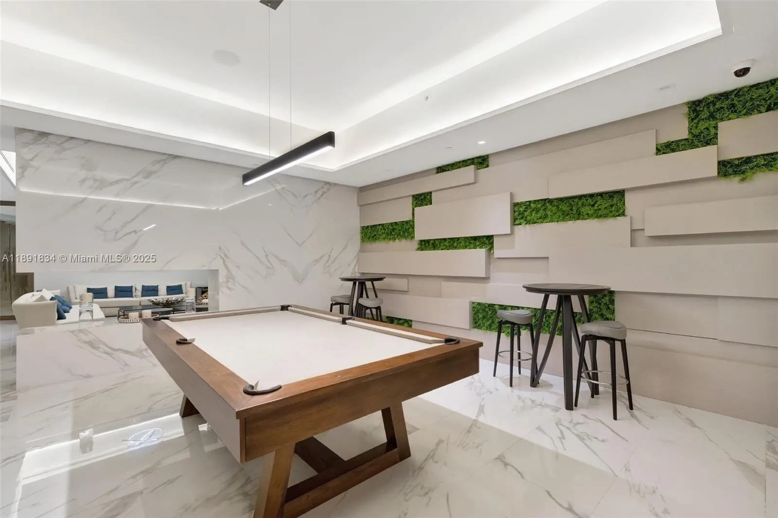 1000 Island Blvd, #1004