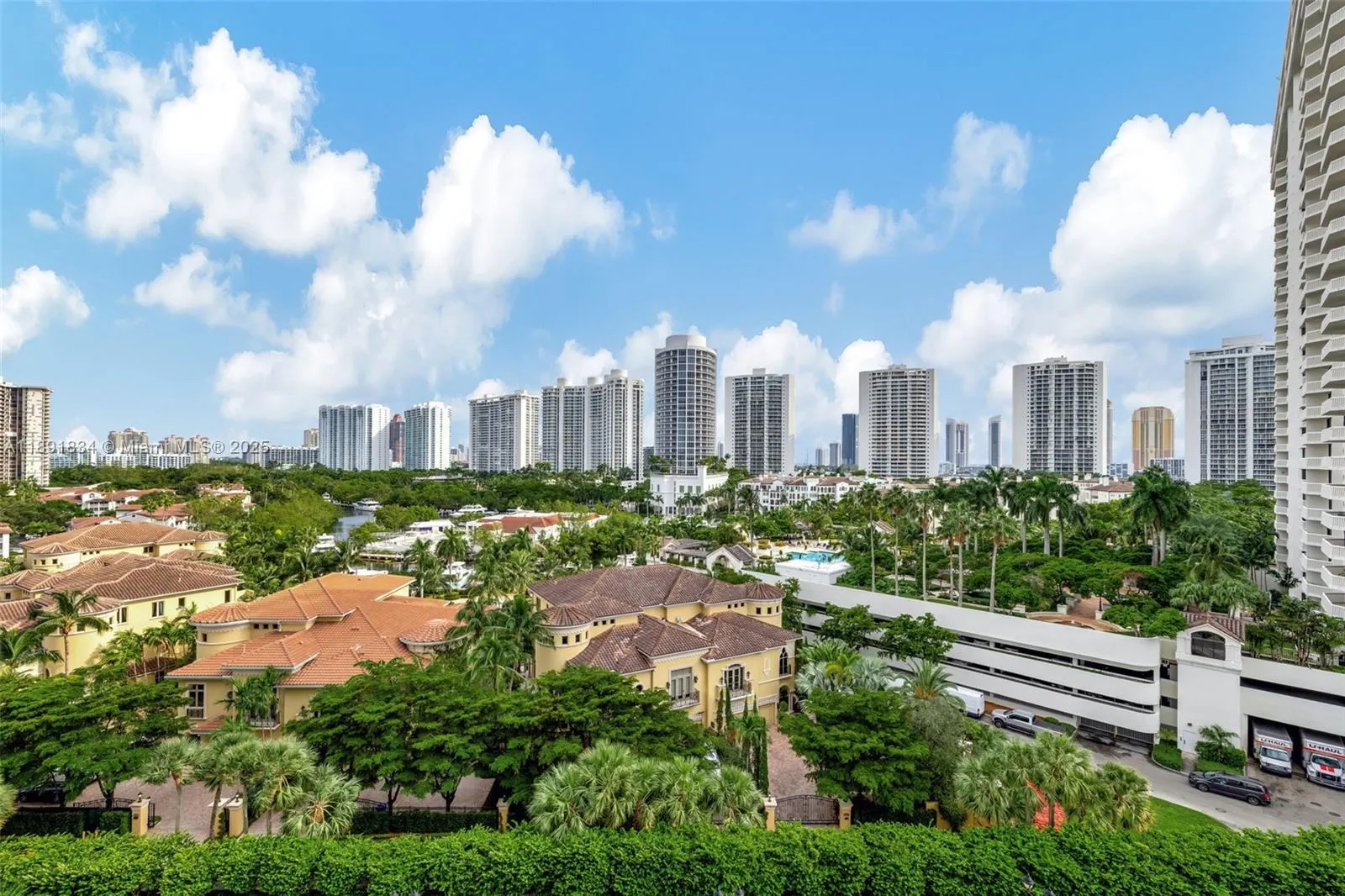1000 Island Blvd, #1004