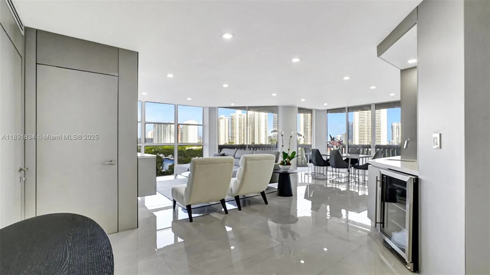 1000 Island Blvd, #1004