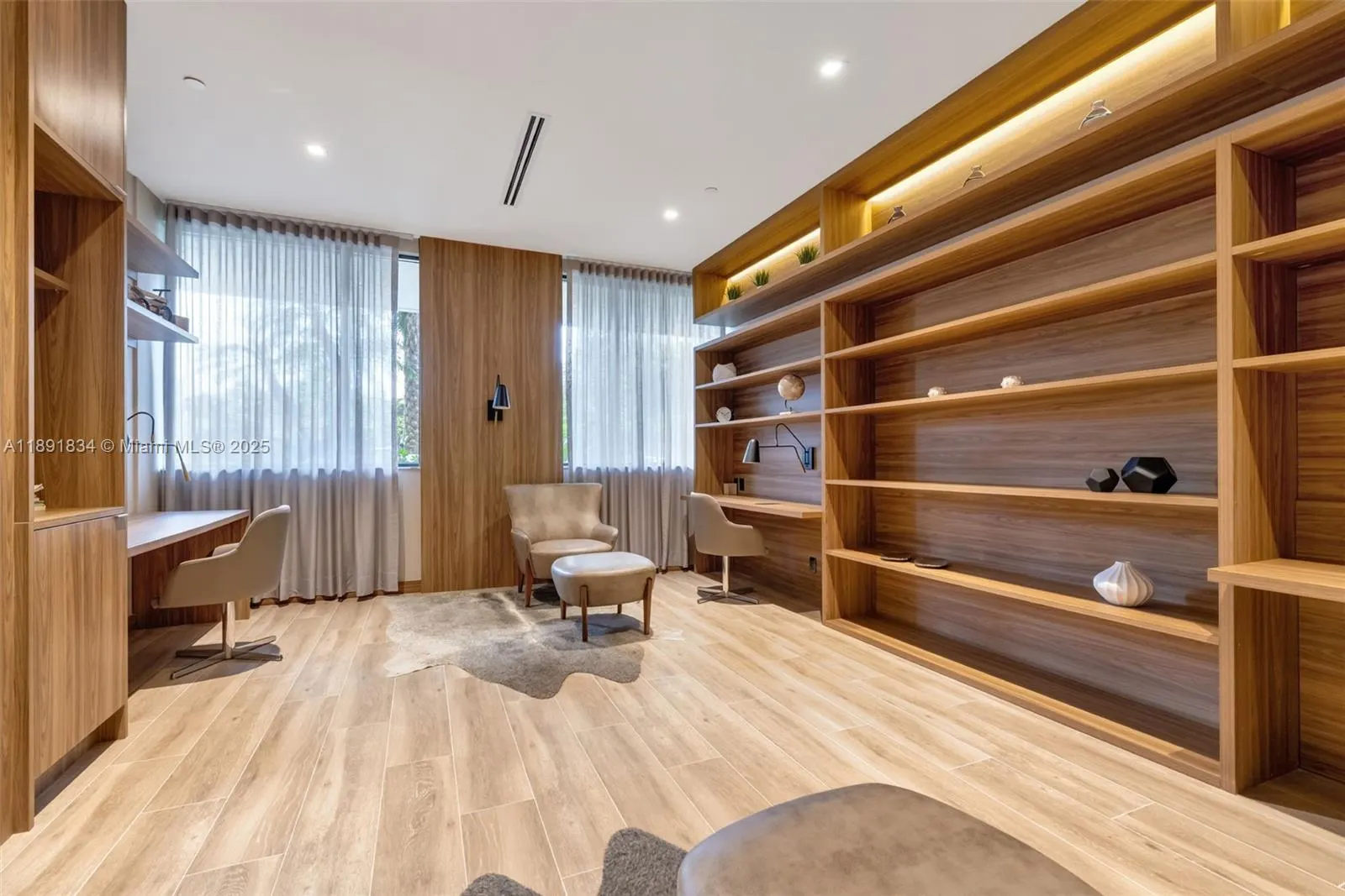 1000 Island Blvd, #1004