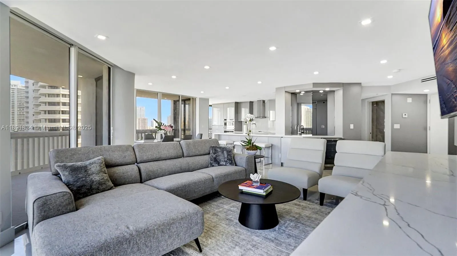1000 Island Blvd, #1004