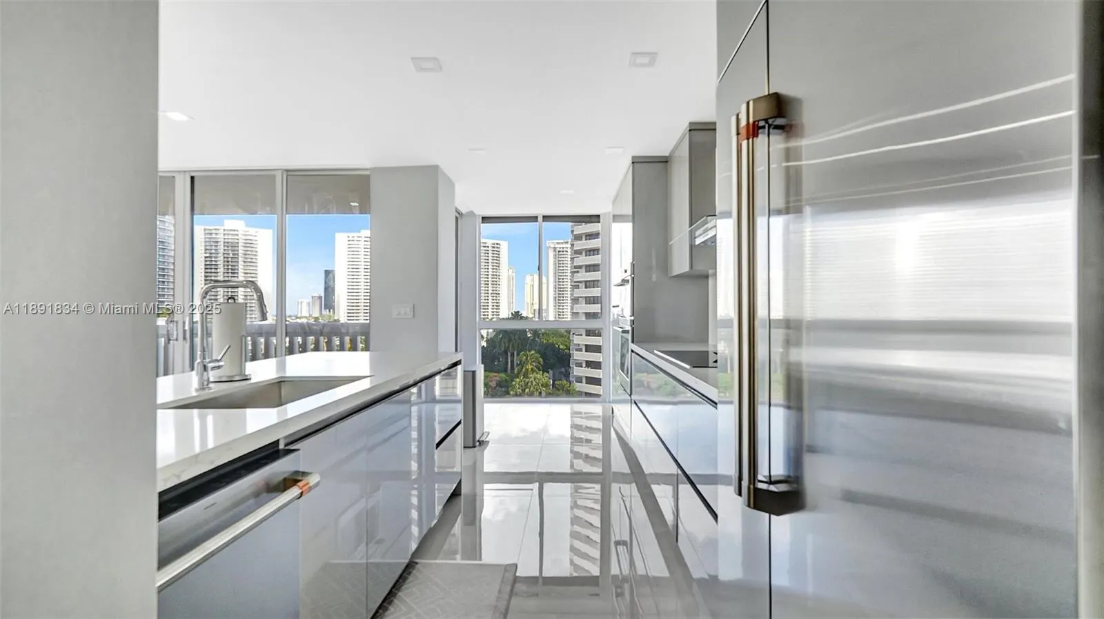 1000 Island Blvd, #1004