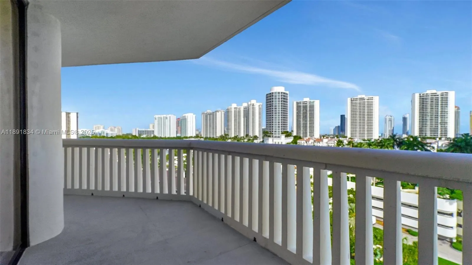1000 Island Blvd, #1004