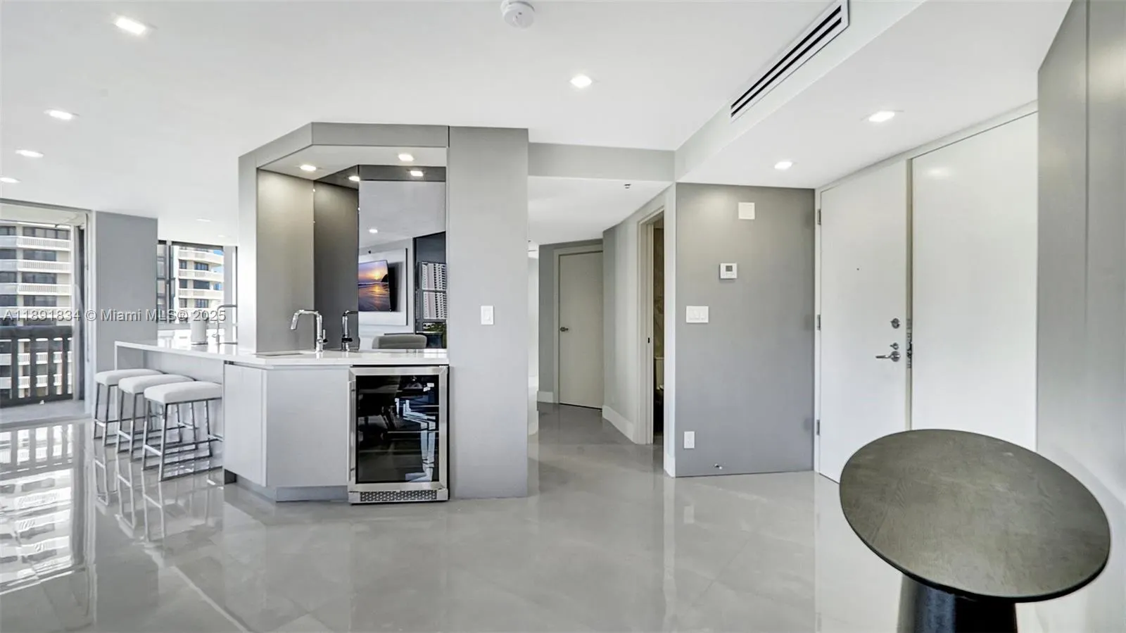 1000 Island Blvd, #1004