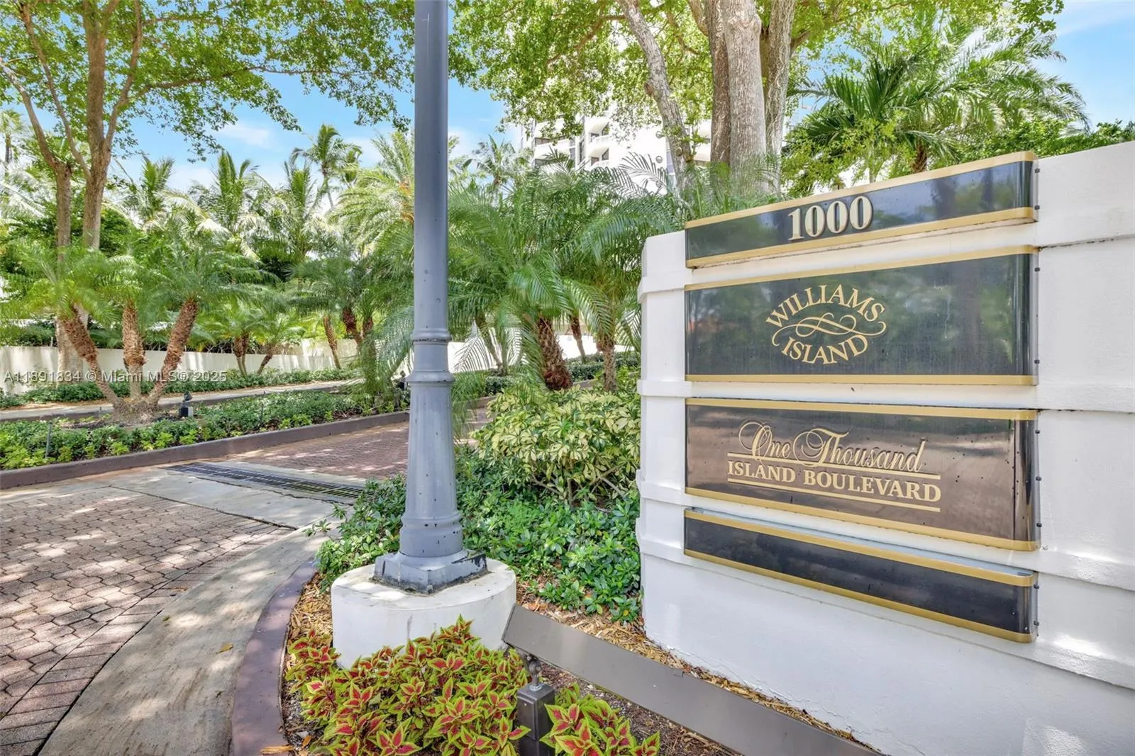 1000 Island Blvd, #1004