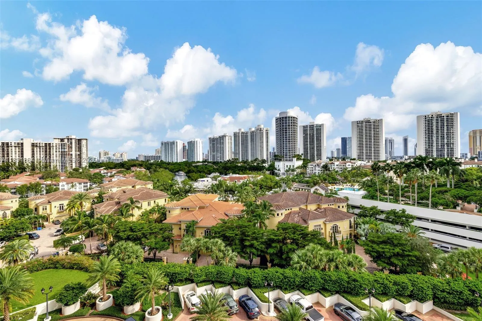 1000 Island Blvd, #1004
