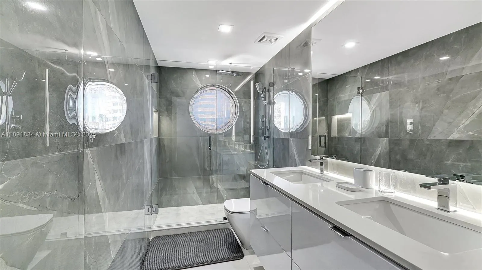 1000 Island Blvd, #1004