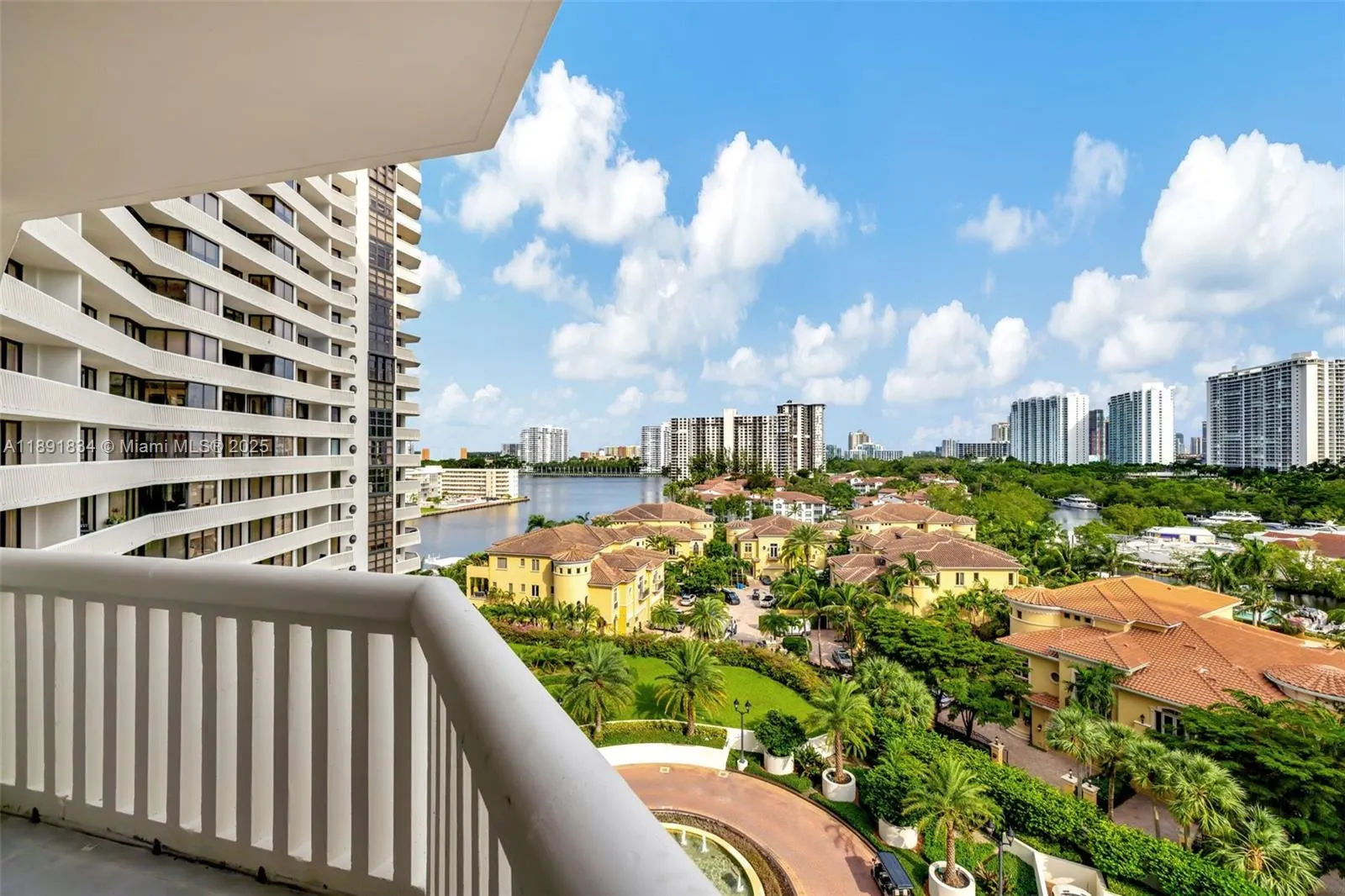 1000 Island Blvd, #1004