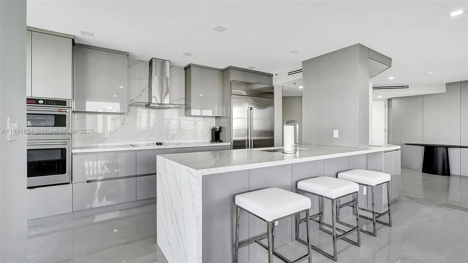 1000 Island Blvd, #1004