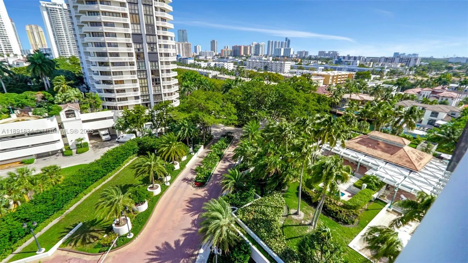 1000 Island Blvd, #1004