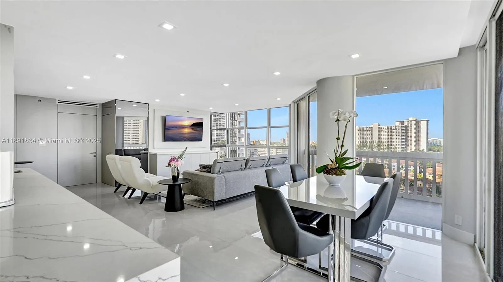 1000 Island Blvd, #1004