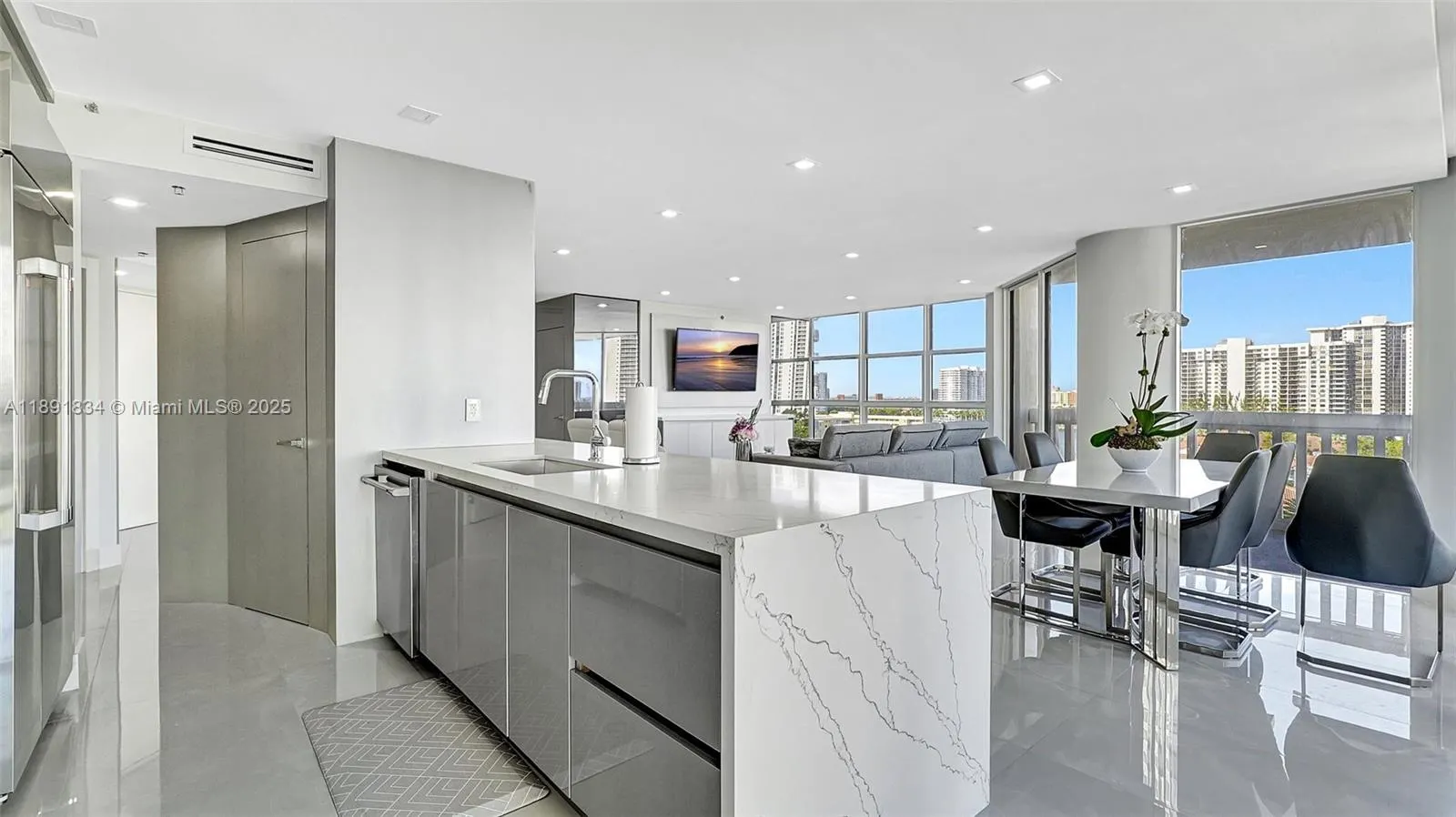 1000 Island Blvd, #1004