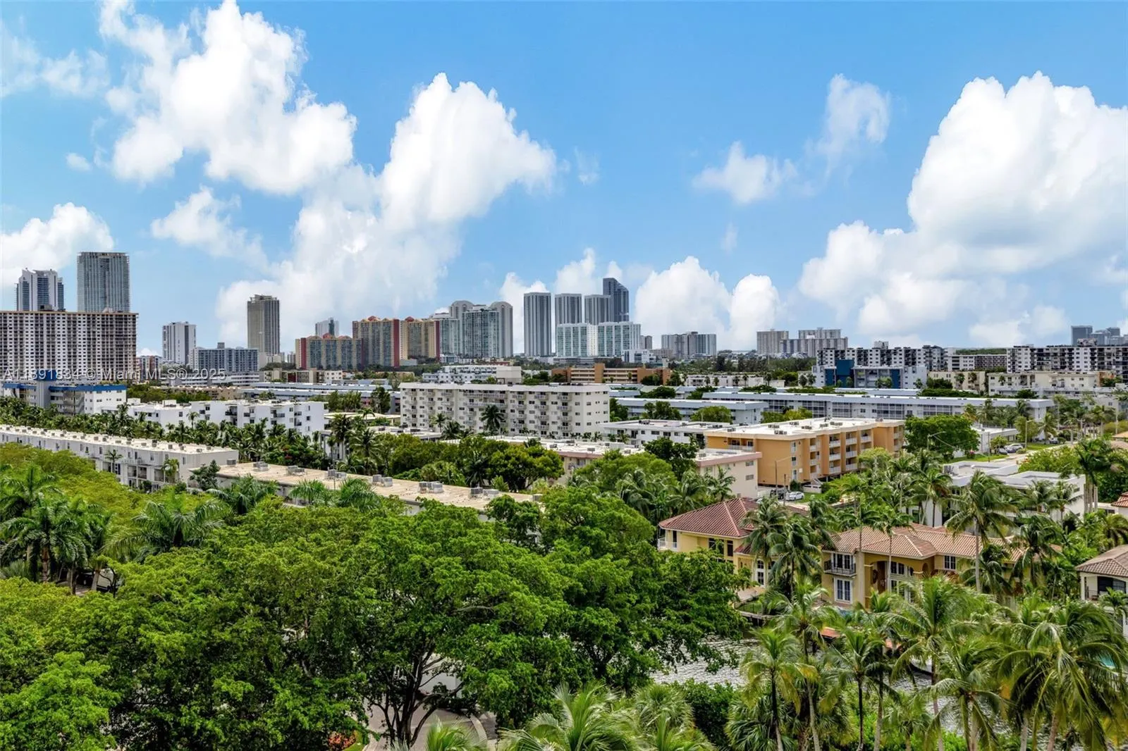1000 Island Blvd, #1004