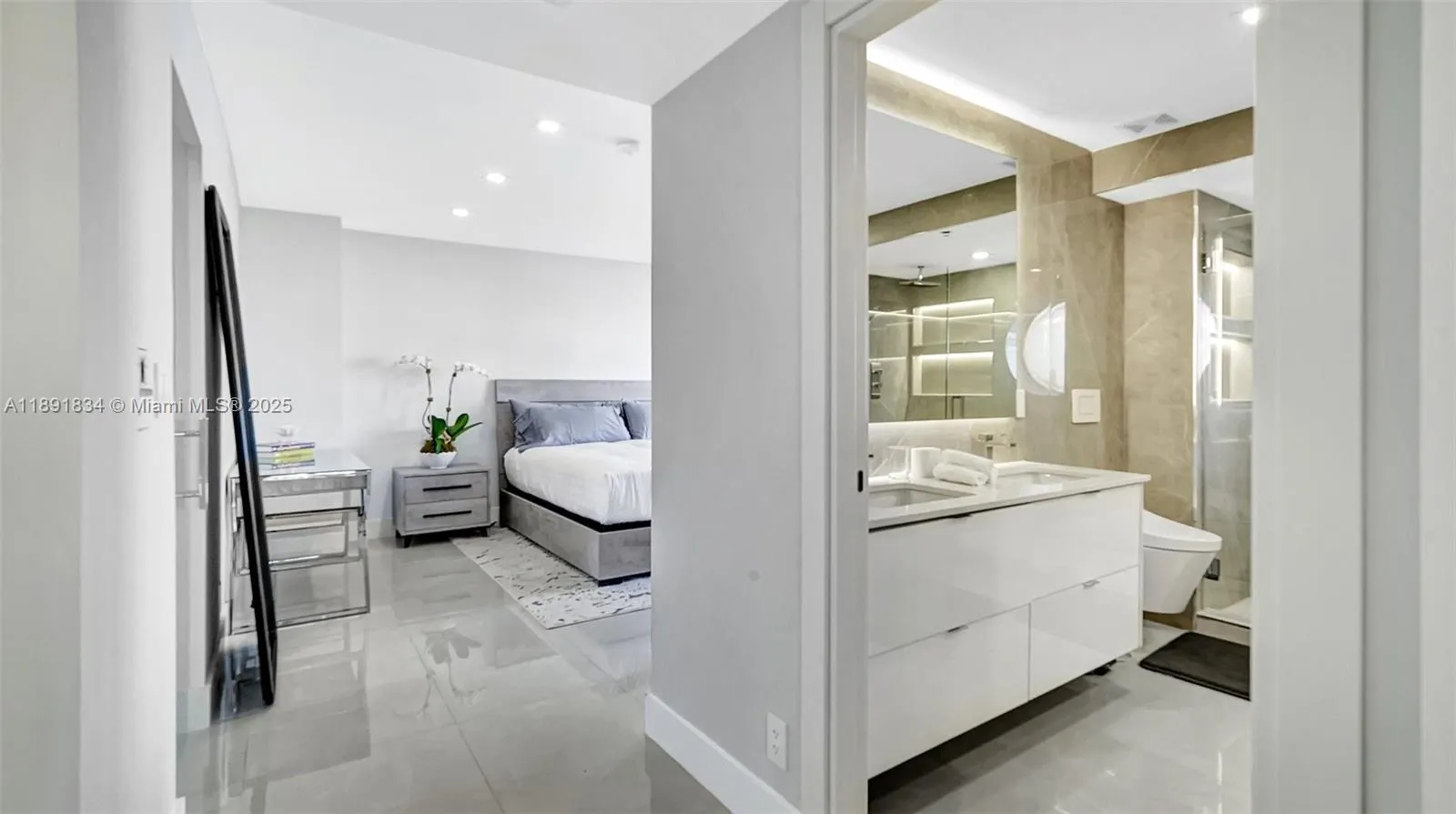 1000 Island Blvd, #1004