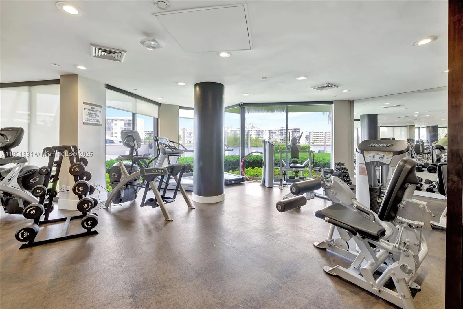 1000 Island Blvd, #1004