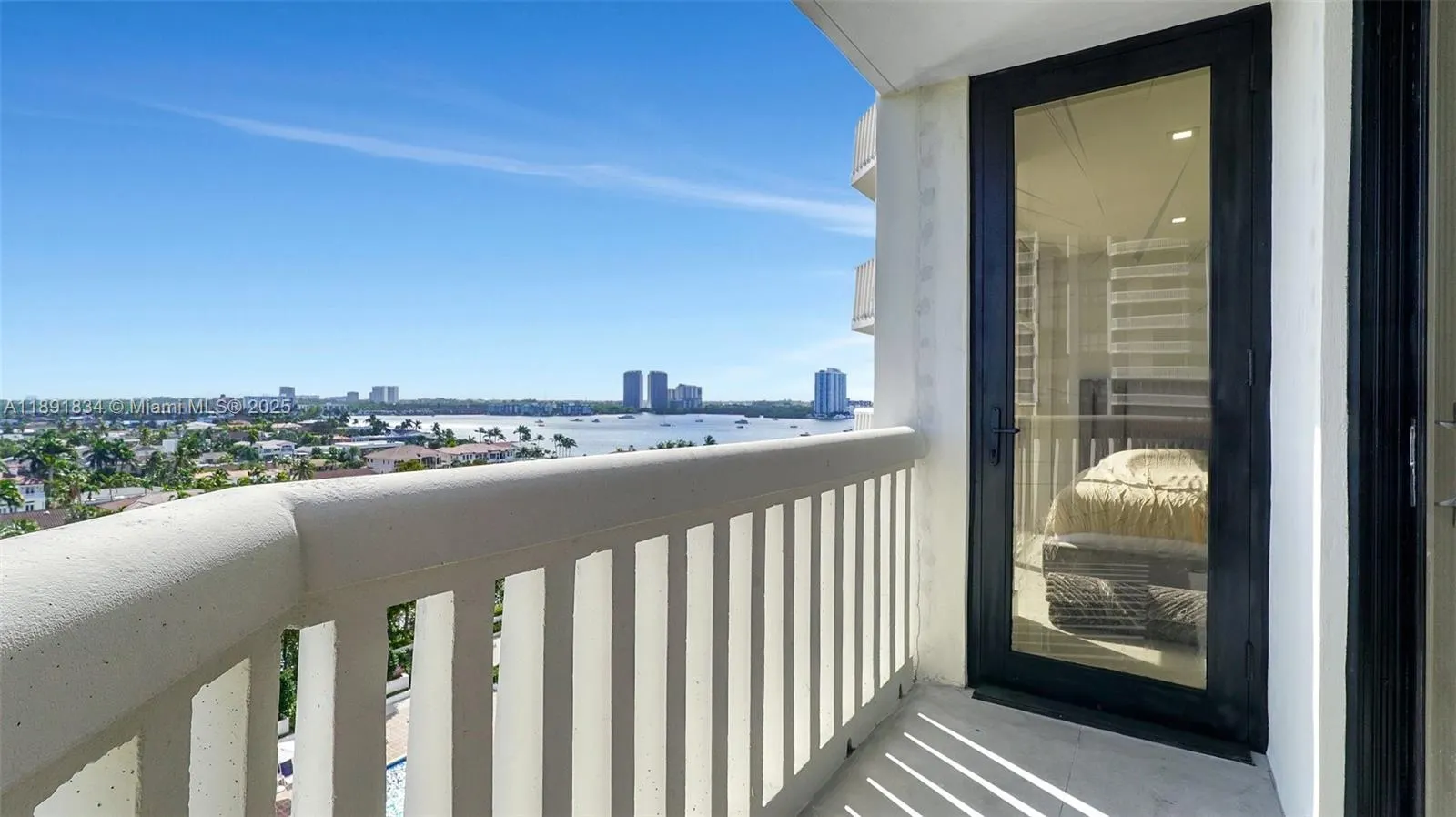 1000 Island Blvd, #1004